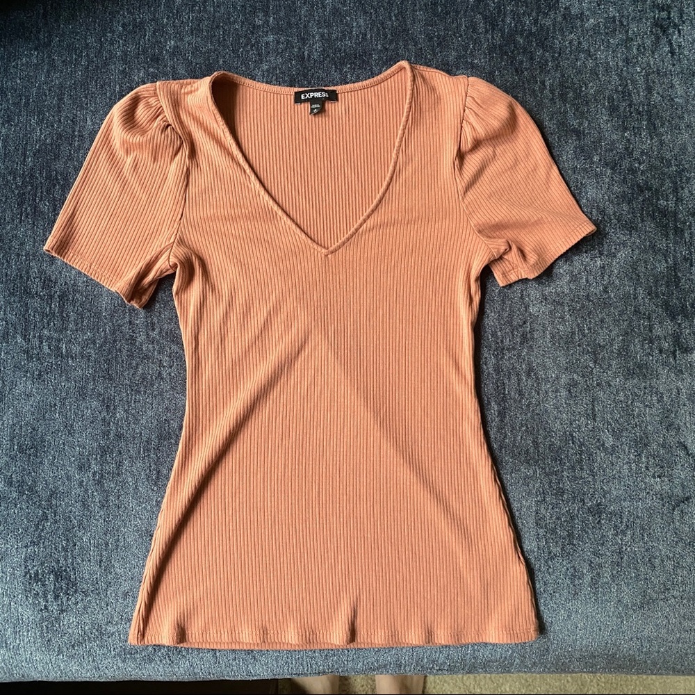 Express short sleeve v neck - size S - coral deep blush - puff sleeve - ribbed